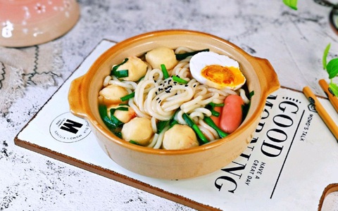 Đi làm bận rộn, bữa tối tôi chỉ nấu bún chả tôm mà cả nhà khen ngon nức nở