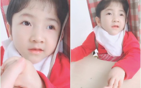 Bất ngờ với hình ảnh phổng phao sau 4 năm về với mẹ nuôi của bé gái Lào Cai suy dinh dưỡng, nụ cười và ánh mắt của con cũng tươi tắn và lanh lợi chẳng kém ai