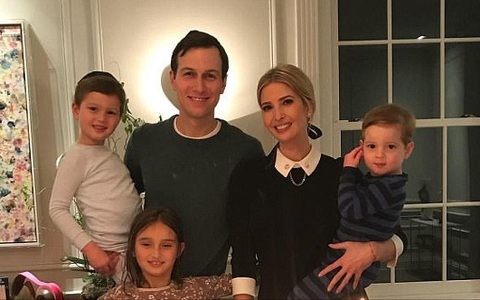 Được khen ngợi khi tự làm khẩu trang tại nhà, con gái ông Trump bất ngờ gây tranh cãi khi đi nghỉ lễ giữa lệnh phong tỏa
