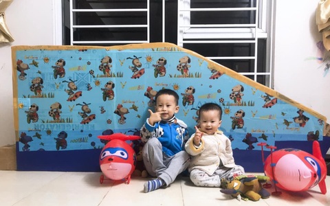 Gom hộp sữa, lốp xe cũ, bố mẹ Hà Nội tự làm cầu trượt, xích đu cho con chơi thỏa thích ngay trong nhà
