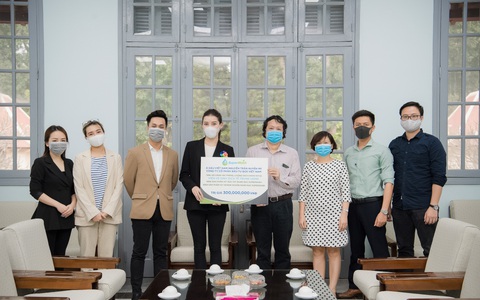 Hành động ấm lòng của Á hậu Huyền My để tiếp sức cho tuyến đầu chống dịch