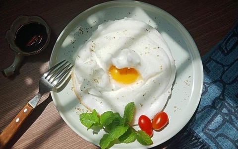 Cả nhà tròn mắt khi thấy món trứng đám mây tôi làm cho bữa sáng, lúc ăn thì khen không ngớt!