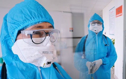 Bác sỹ tuyến đầu điều trị bệnh nhân Covid-19: "Mong mọi người nghiêm túc cách ly xã hội vì sức chúng tôi có hạn"