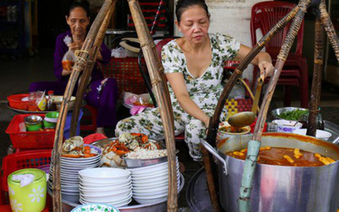 Chủ tịch Hà Nội: Hàng ăn được mở cửa trở lại, vẫn cấm trà đá, trà chanh vỉa hè