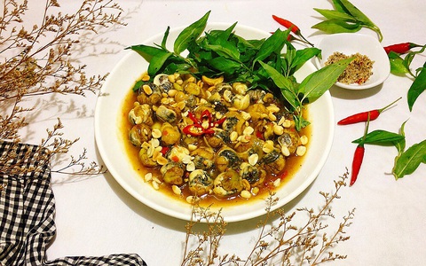 Trổ tài làm chút trứng cút lộn xào me nhâm nhi ăn vặt buổi chiều thật quá hợp lý!
