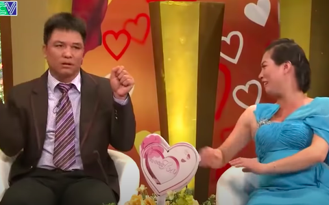 "Vợ chồng son": Chồng thật thà kể tắm cho vợ bầu nhưng cứ nghĩ là mình đang tắm cho... con heo nái 
