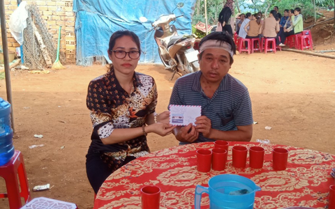 Tai nạn đau lòng: Mẹ mới sinh con út 2 ngày, con trai lớn đi cắt cỏ trượt chân té xuống ao nước tử vong