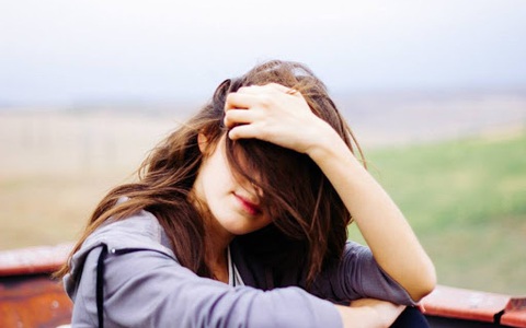 Người đàn bà xinh đẹp hai lần sinh nở cho hai người đàn ông mà chưa một lần được mặc áo cưới