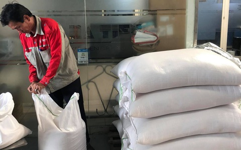 Sếp nhà người ta: Luôn quan tâm đời sống nhân viên, mùa dịch còn sẵn sàng "đài thọ" 1 tấn gạo cho cả công ty