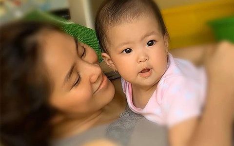 Đưa con gái đi tiêm, Lê Phương tiện thể khoe chiều cao cân nặng của bé khiến hội bỉm sữa ngưỡng mộ, xúm vào hỏi bí quyết