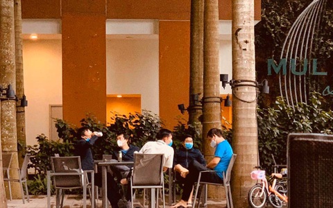 Hà Nội: Cư dân tố trưởng BQT tòa nhà chung cư cao cấp cùng nhiều thành viên tụ tập uống bia bất chấp chỉ thị