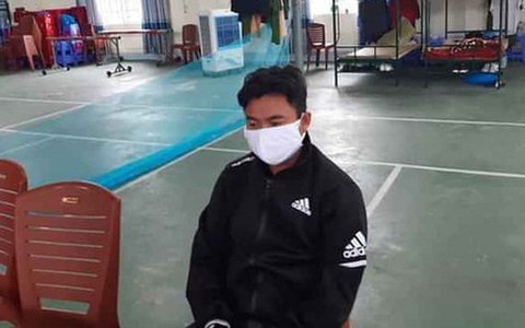 Xử phạt người đàn ông mang 5 lít rượu cho bạn đang trong khu cách ly Covid-19