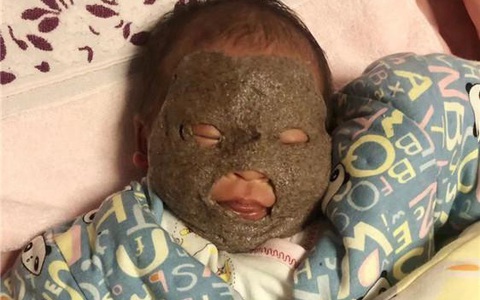 Vừa đi siêu thị 1 lúc, về nhà ông bố trẻ phát hoảng vì suýt không nhận ra con