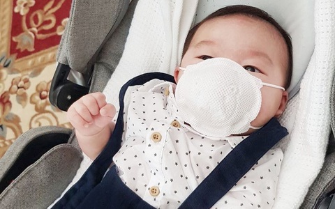 Lan Khuê khoe con trai 6 tháng tuổi đã có chuyến du lịch đầu tiên 