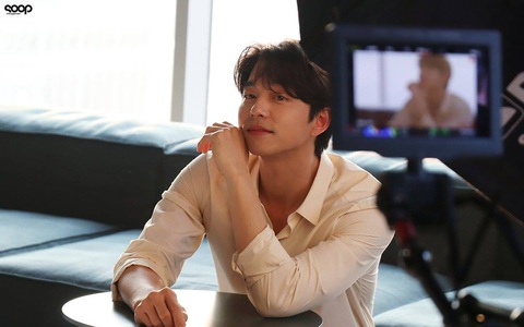 Mê mẩn trước loạt khoảnh khắc đẹp xuất sắc của "ông chú yêu tinh" Gong Yoo, 40 tuổi rồi nhưng vẫn điển trai và phong độ ngời ngời