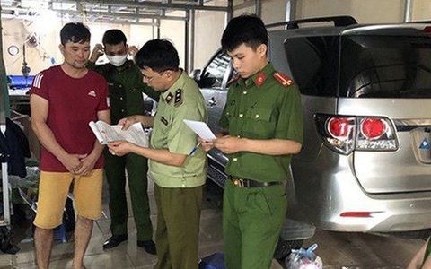 Hà Nội: Sốc với màn phù phép quần áo trôi nổi thành hàng ngàn sản phẩm hàng hiệu