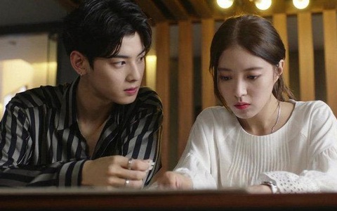 Mời bạn thân ngủ lại nhà, nửa đêm vợ "chết đứng" trước việc làm của cô nàng cùng hành động đáp trả từ chồng mình