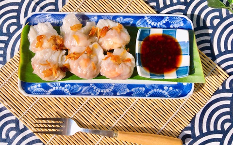 Dùng bánh tráng làm há cảo tôm thịt siêu ngon trong nháy mắt
