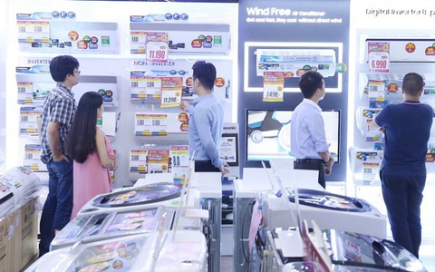 Nắng nóng gần 40 độ, người Hà Nội "nháo nhác" đặt mua điều hòa giá 6-14 triệu đồng về chống nóng