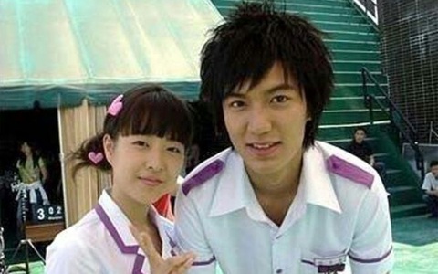 Rần rần vì ảnh hiếm Lee Min Ho và Park Bo Young thân mật từ thời "ngố tàu" 14 năm trước, so với nhan sắc hiện tại còn sốc hơn