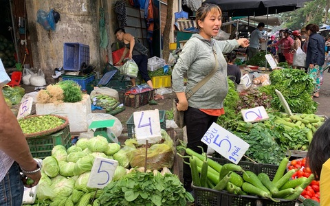 Chỉ với 50 ngàn đồng, bà nội trợ Hà Nội có thể mua 10 loại rau củ sau cho gia đình 4 người lớn ăn thoải mái trong vòng 1 tuần
