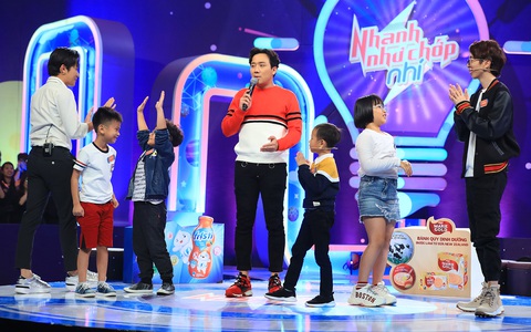 "Nhanh như chớp nhí" đặt câu hỏi về "độ sáng ngôi sao" cho các bé khiến 2 đội trưởng người lớn cũng "ú ớ" không biết trả lời