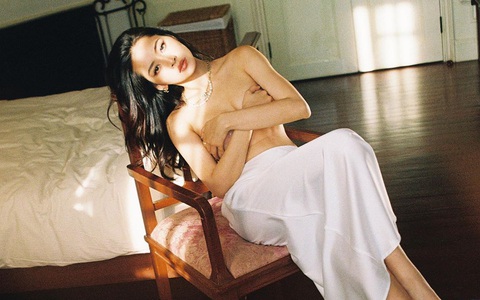 Chi Pu bán nude táo bạo sau ồn ào với "ai đó", còn gửi thông điệp thâm sâu