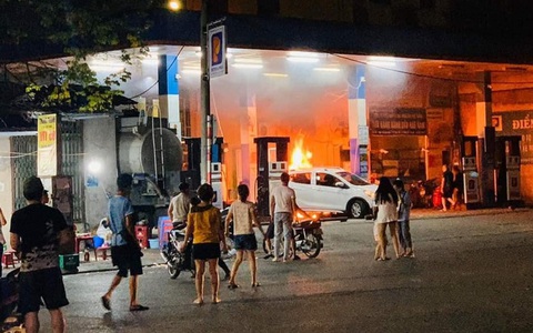 Hà Nội: Cháy lớn tại cây xăng Hào Nam lúc nửa đêm, người dân la hét, hô hào dập lửa