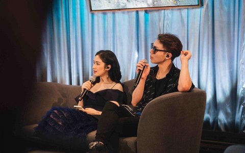 Hoà Minzy và Erik “tíu tít" trong buổi tổng duyệt, hé lộ loạt bản song ca chưa-từng-có của hai chị em "Hoa dâm bụt"