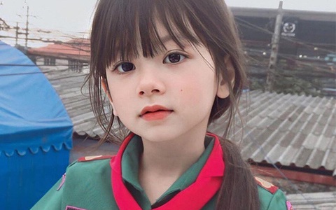 Bé gái khiến dân mạng "rụng tim" vì dung mạo ưu tú, ai cũng phải thốt lên: "Xinh đẹp như thiên thần là có thật"