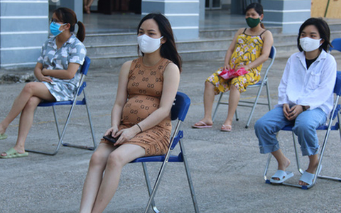 Nhịp sống bên trong khu cách ly 243 bà bầu ở Quảng Nam