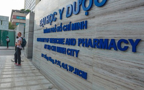 Phụ huynh và sinh viên lo lắng vì trường đại học công tăng học phí