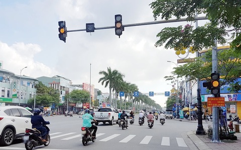 Khi nào phương tiện được vượt đèn vàng theo dự thảo luật mới?