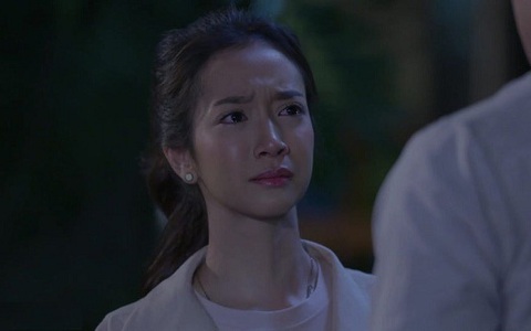 Mỗi tháng đưa cho anh trai 15 triệu để chăm mẹ, nhiều lần về thăm vẫn thấy mẹ khổ cực, tôi giận dữ hỏi thì anh gắt lên bảo tôi rước mẹ về mà nuôi