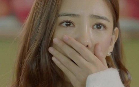 Sáng ra vừa mở cửa, tôi sửng sốt khi thấy mẹ chồng cũ ngồi vạ vật trên bậc thềm, lời thỉnh cầu sau đó của bà càng khiến tôi choáng váng