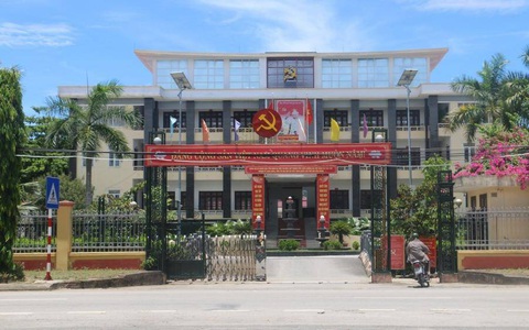 Nữ Bí thư huyện đoàn bị chồng tố sinh 2 con không cùng huyết thống: "Tôi không ngờ chồng lại làm vậy, tôi không nói với ai về bố nó hết"
