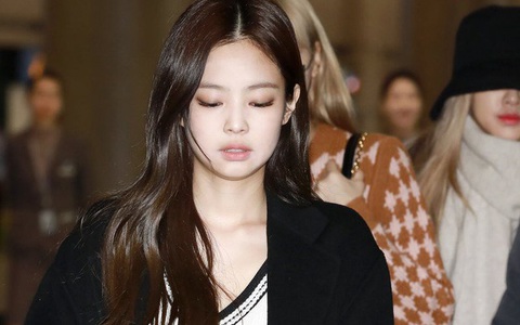 Jennie được gọi là “thánh tiết kiệm” vì thường xuyên "tái chế" đồ hiệu nhưng sự thật là gì?