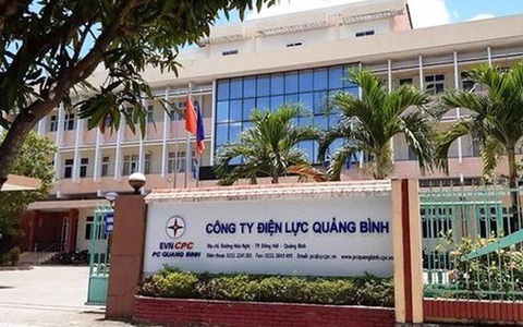 Đình chỉ công tác 2 lãnh đạo Điện lực Quảng Bình liên quan đến "ghi nhầm" tiền điện khách hàng tăng gấp 33 lần