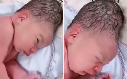 Vượt cạn thành công, sản phụ háo hức đòi gặp con nhưng vừa nhìn thấy bé mẹ hốt hoảng vì 1 điểm bất thường