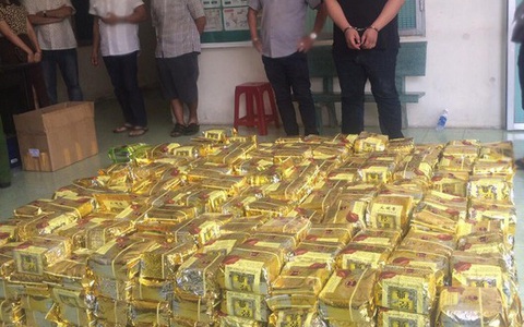 Hai người nước ngoài vận chuyển hơn 1 tấn ma túy trên đường phố Sài Gòn