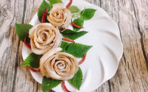 Từ A-Z cách làm thịt luộc hình hoa hồng, đảm bảo vụng mấy cũng làm được ngay!
