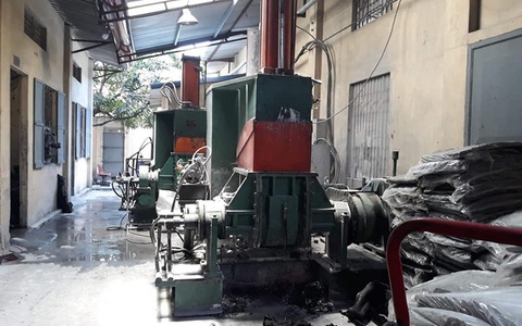 Học sinh, người dân kêu than vì bị xưởng sản xuất cao su “bức tử”