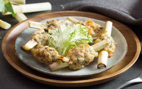 Hễ cuối tuần là tôi làm chả tôm bọc mía để dành vì dễ ăn, cả nhà đều thích!