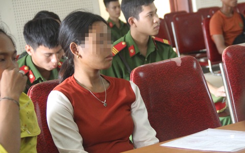 Cuộc đời cay đắng của cô bé bị lừa bán và làm mẹ ở tuổi 15