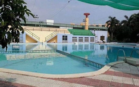 Bé trai 7 tuổi đuối nước thương tâm tại bể bơi trường đại học