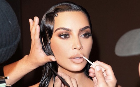 Không "kém miếng" cô em Kylie, đế chế mỹ phẩm của Kim Kardashian đã cán mốc tỷ đô