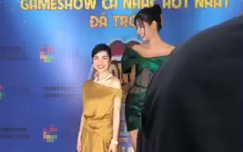Hòa Minzy lại một lần nữa "quê xệ" khi tạo dáng bất chấp bên Á hậu Hoàng Thùy