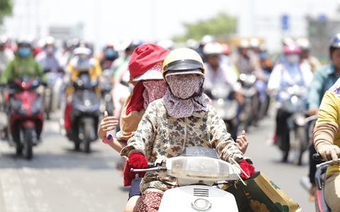 Hà Nội tiếp tục nóng "ngộp thở" đến 39 độ, chỉ số tia cực tím ở mức nguy hại rất cao cho sức khỏe