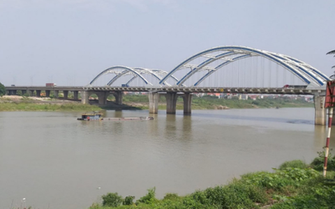 Vợ không chịu sang tên đất, gã đàn ông rình sát hại vợ rồi phi tang thi thể xuống sông Hồng