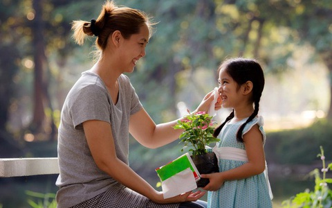 Khen con thế nào cho đúng: Câu hỏi nhiều phụ huynh băn khoăn suốt một thời gian dài, giờ đã có lời giải đáp!